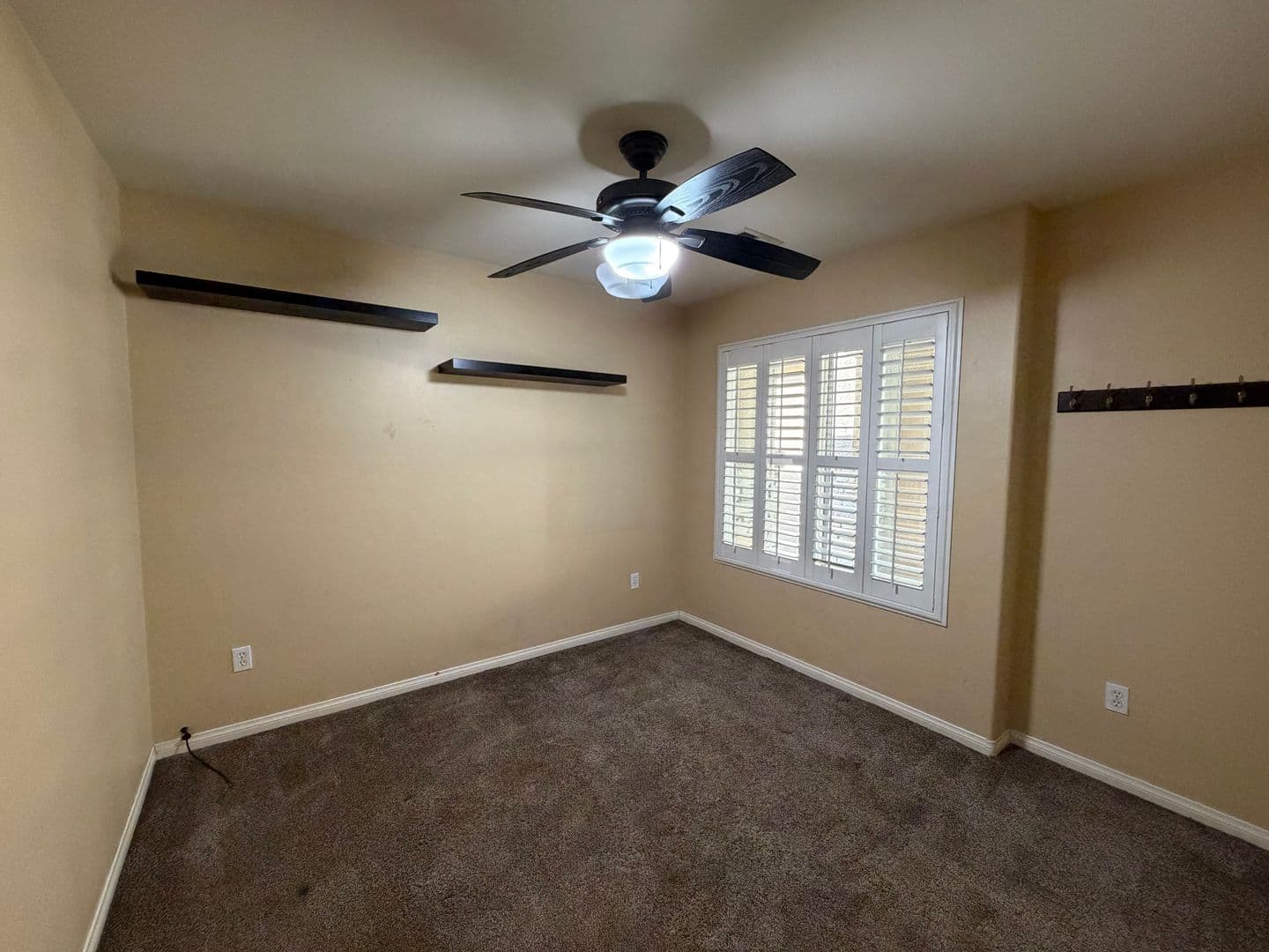 Bakersfield House: 11614 Indian Hawthorn St