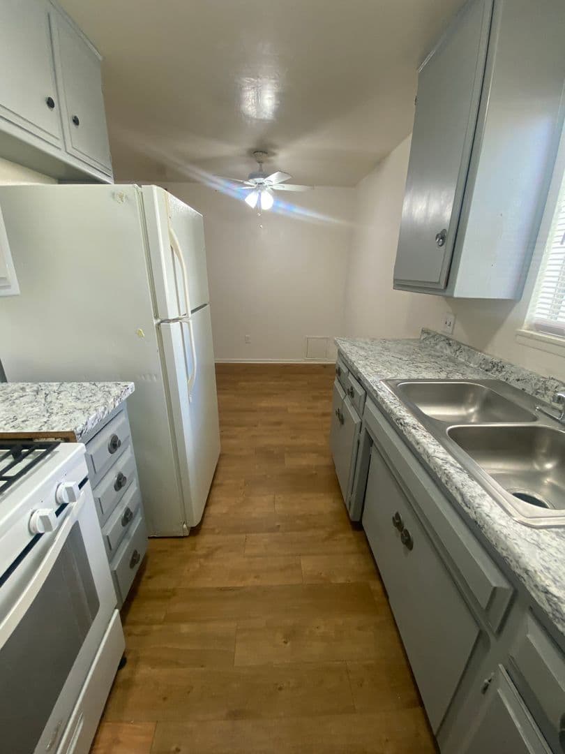 Bakersfield Apartment: 1001 W. Columbus St