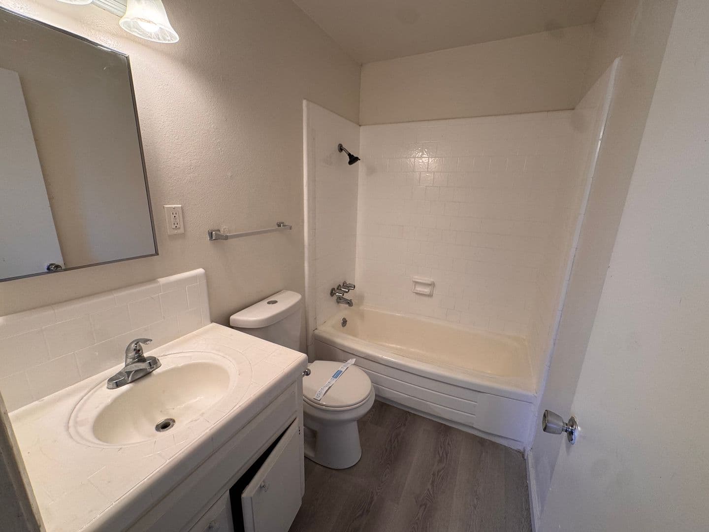 Bakersfield Apartment: 420 S Real Rd
