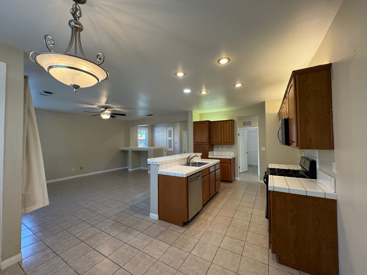 Bakersfield House: 11507 Braemar Lane