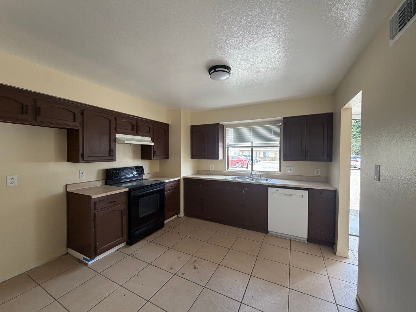 Bakersfield Apartment: 6350 Summerfield Drive