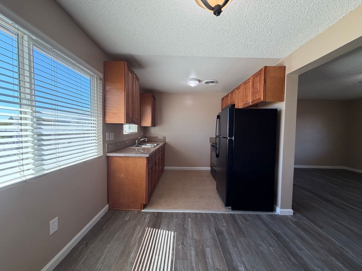 Bakersfield Apartment: 2520 Bishop Drive