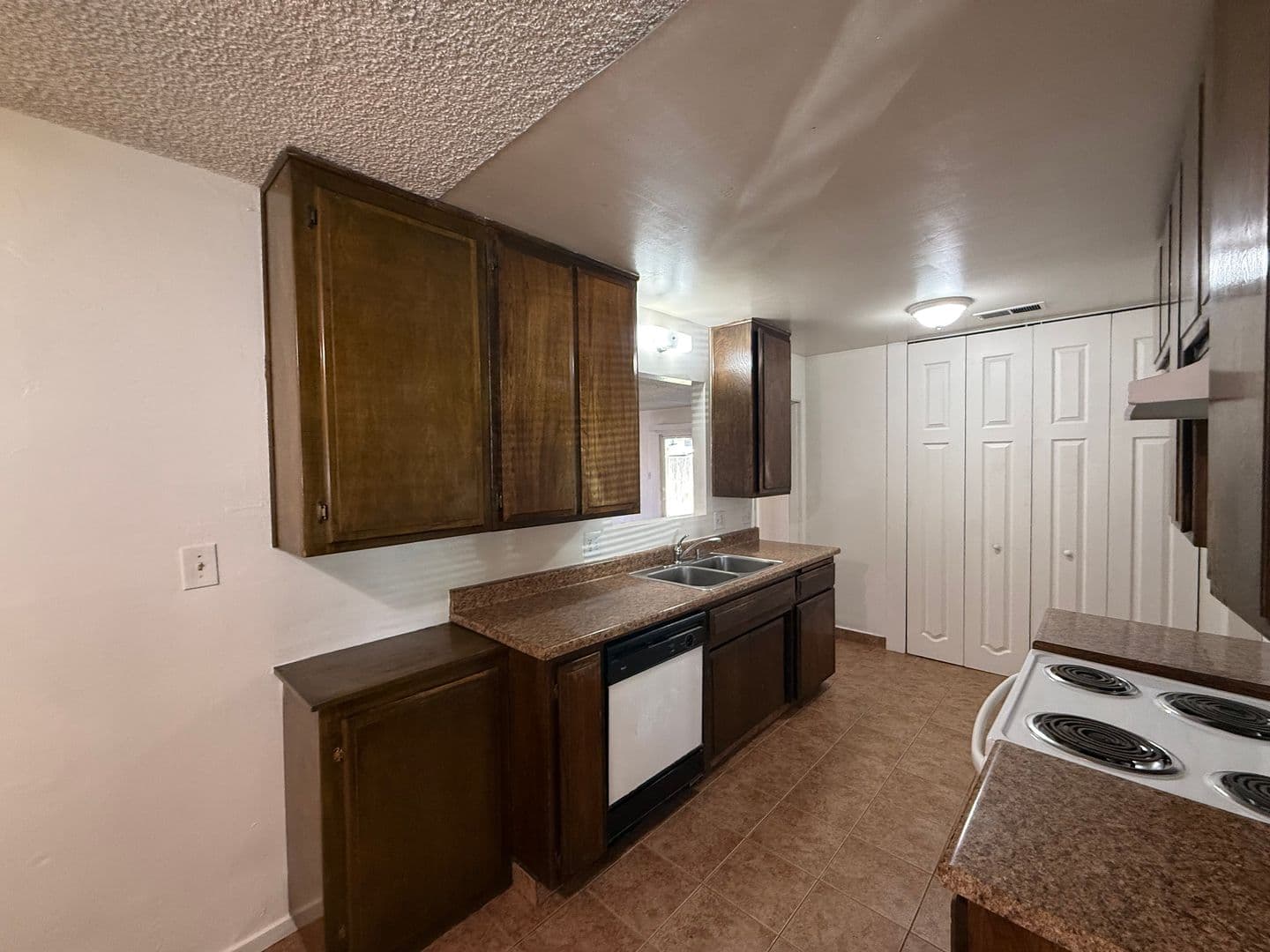 Bakersfield House: 3612 Cardamon Drive