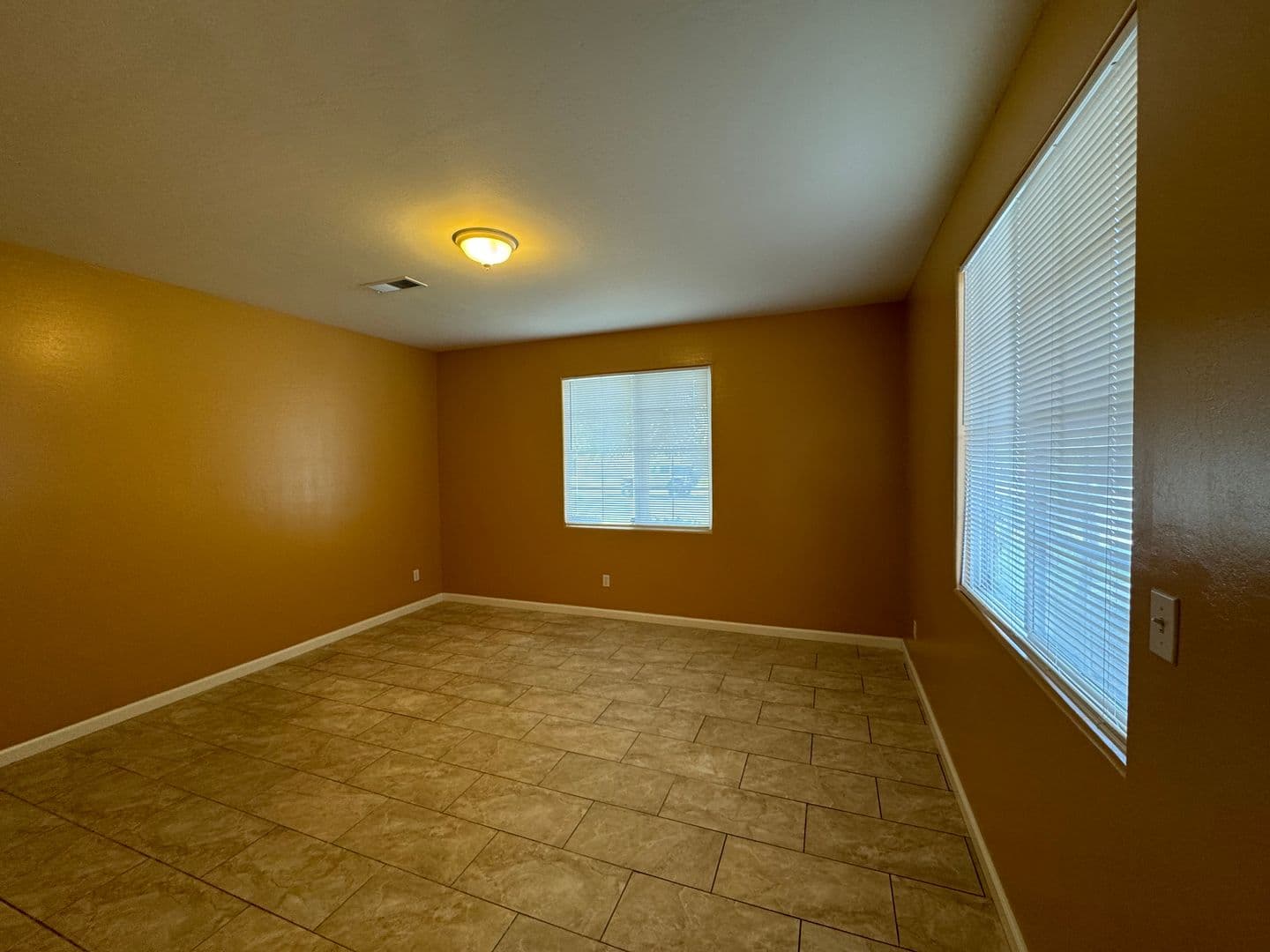 Bakersfield House: 5306 Challenger Ave