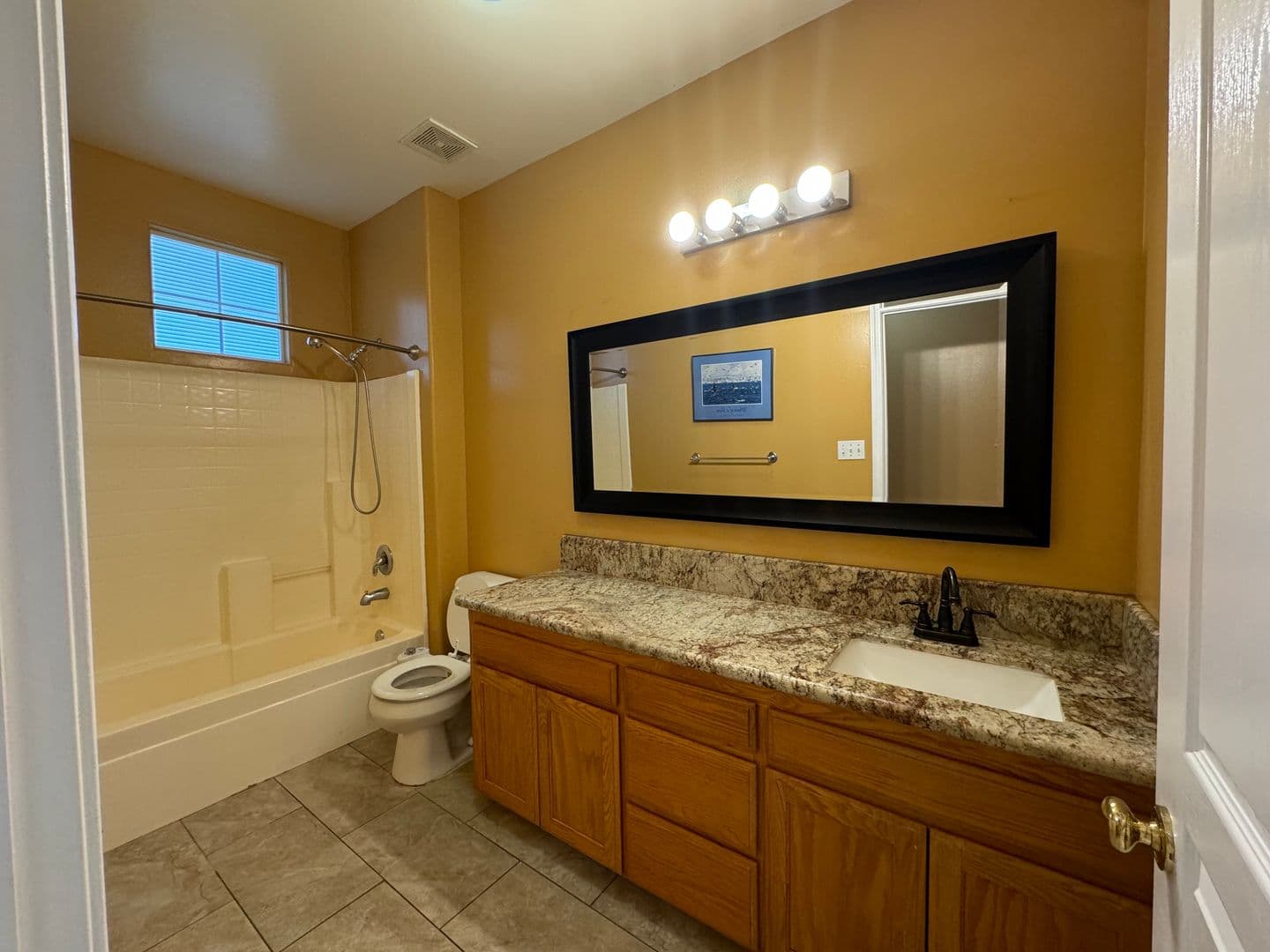 Bakersfield House: 5306 Challenger Ave