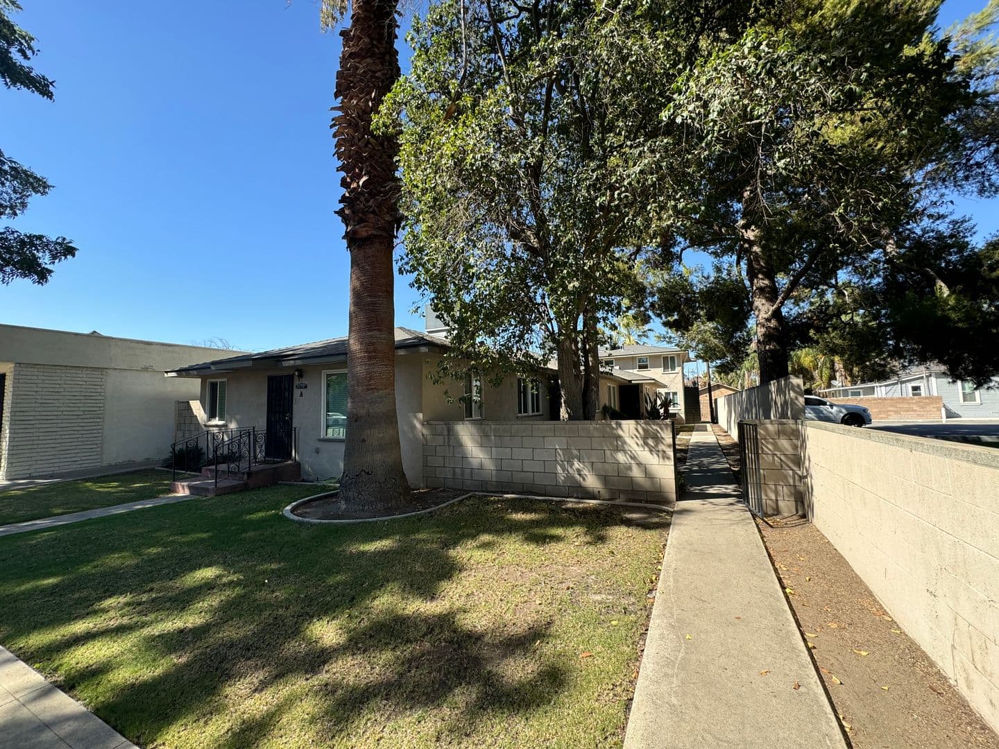 Bakersfield Apartment: 2016 20th Street
