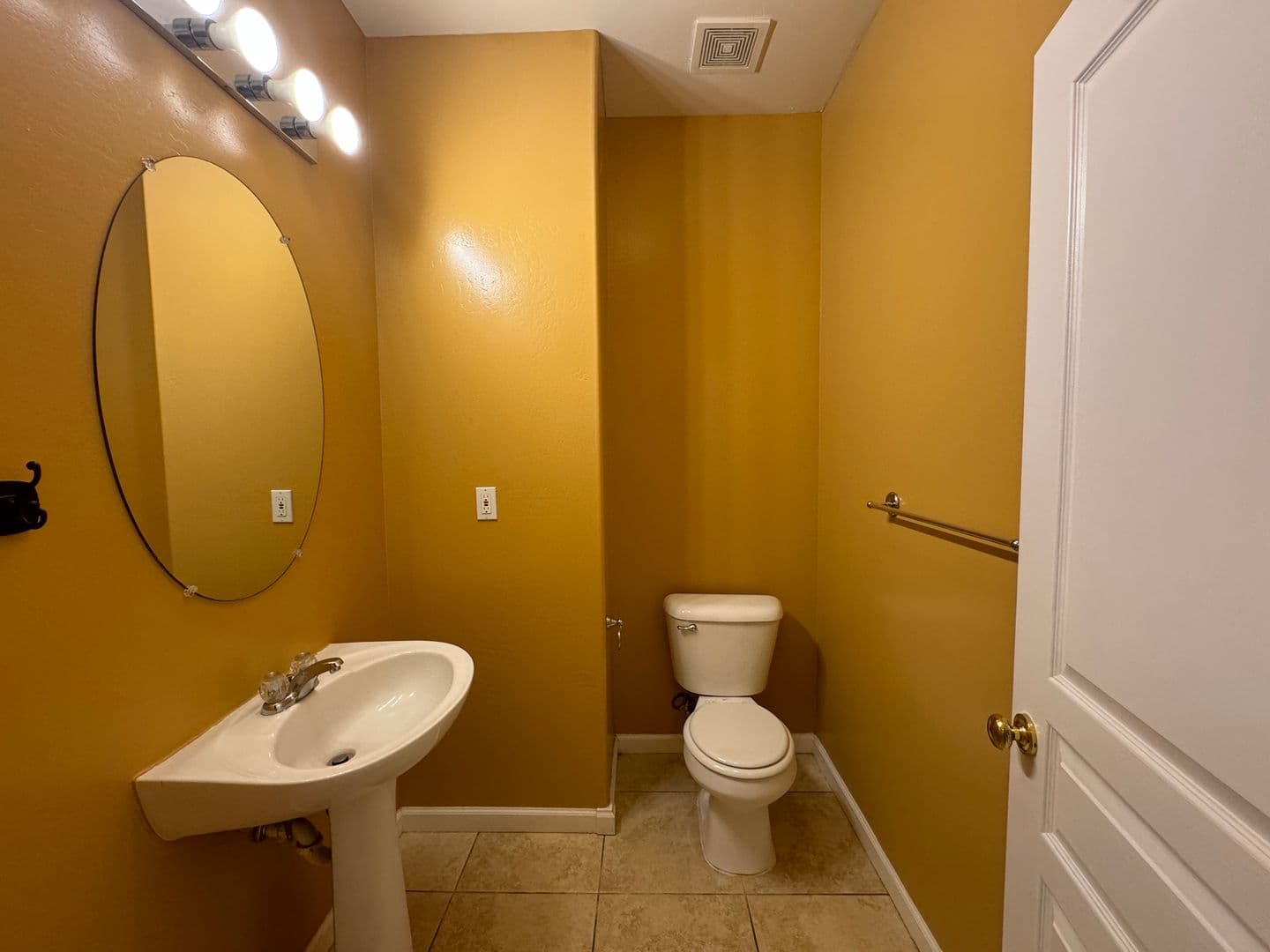 Bakersfield House: 5306 Challenger Ave