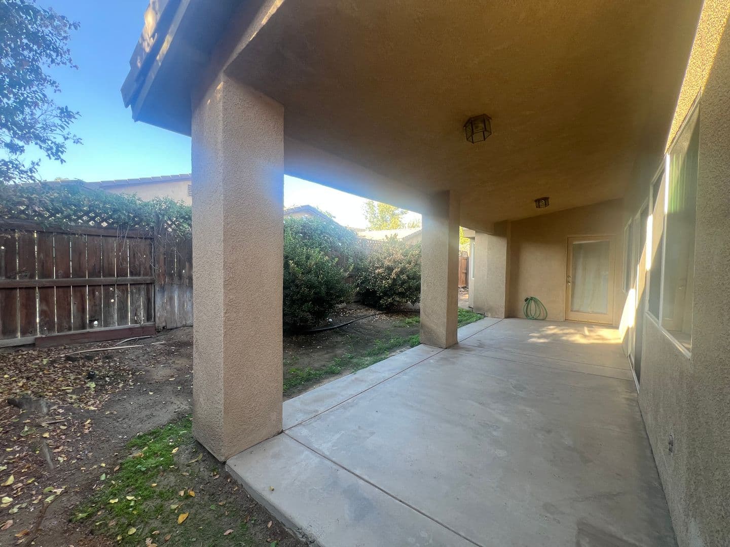 Bakersfield House: 11614 Indian Hawthorn St