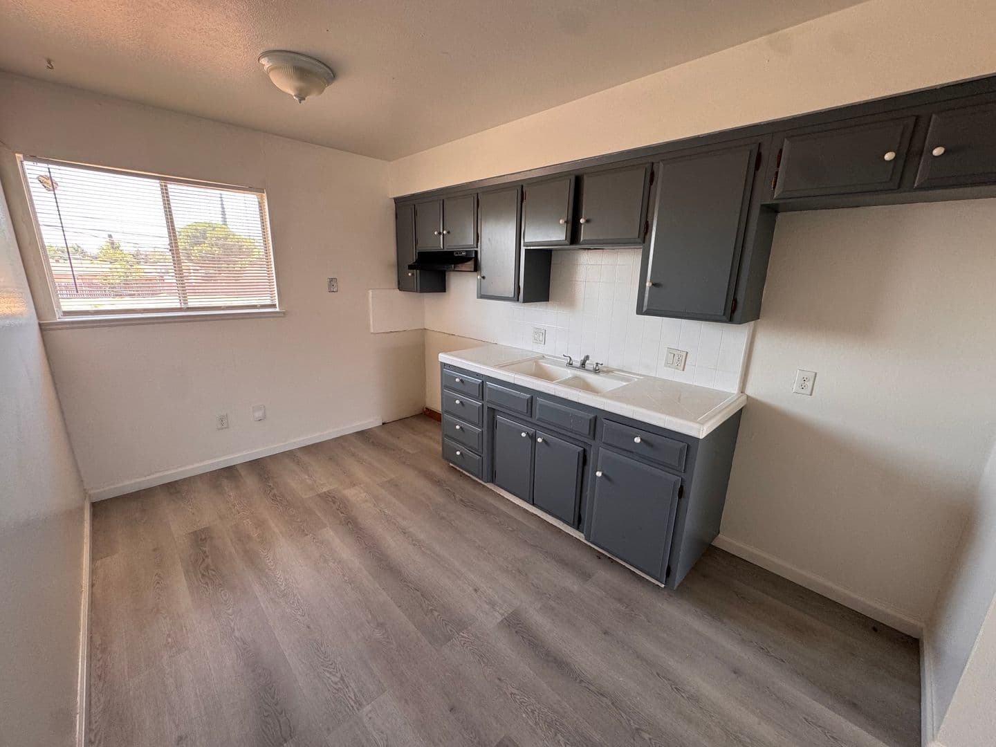 Bakersfield Apartment: 420 S Real Rd
