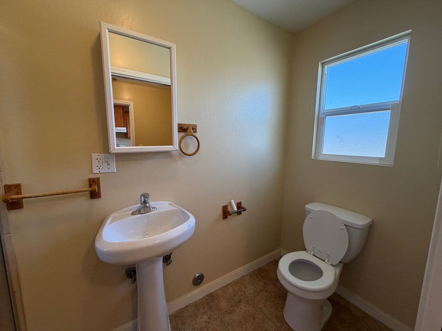 Bakersfield Apartment: 253 Stine Road