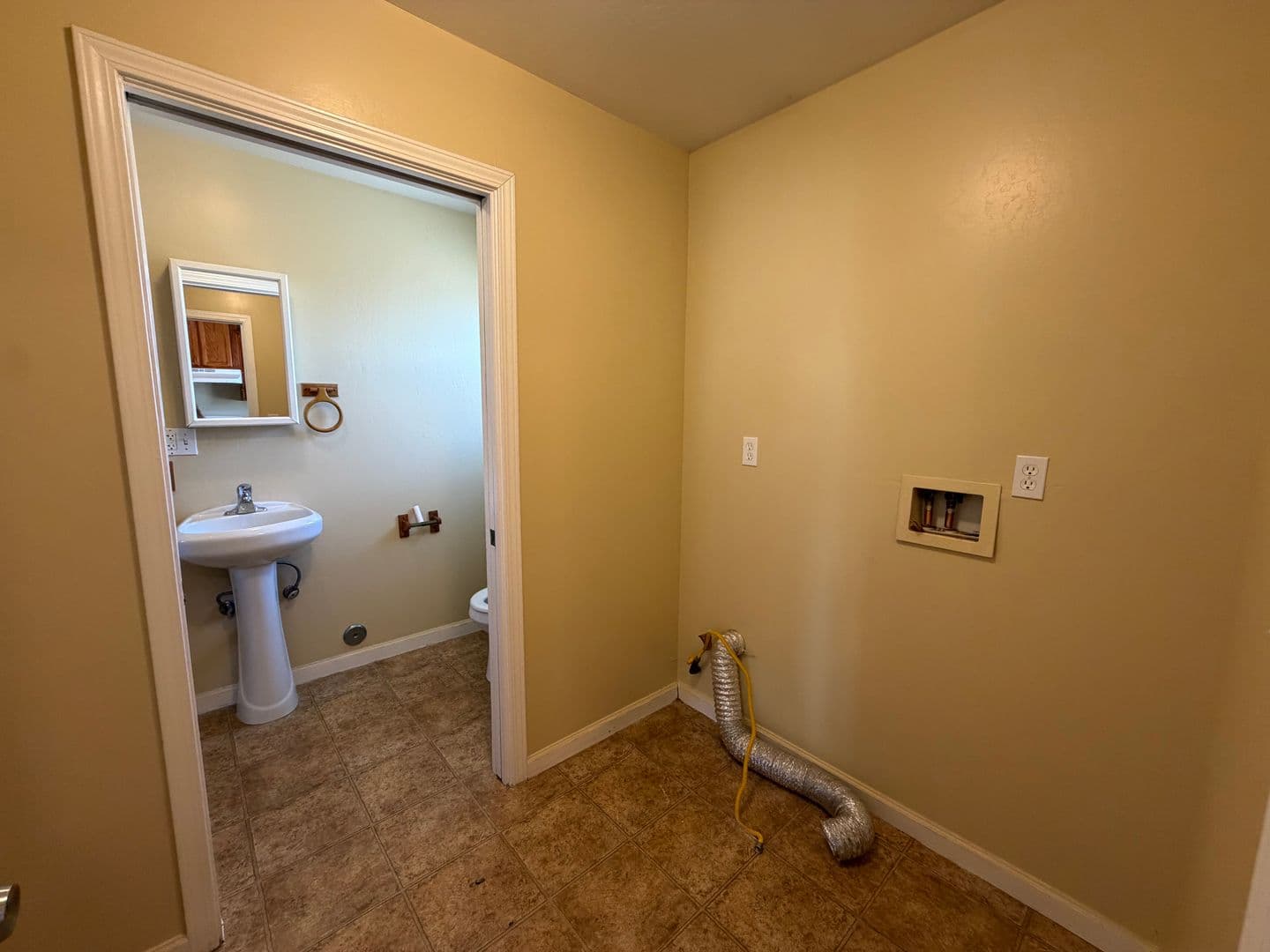 Bakersfield Apartment: 253 Stine Road