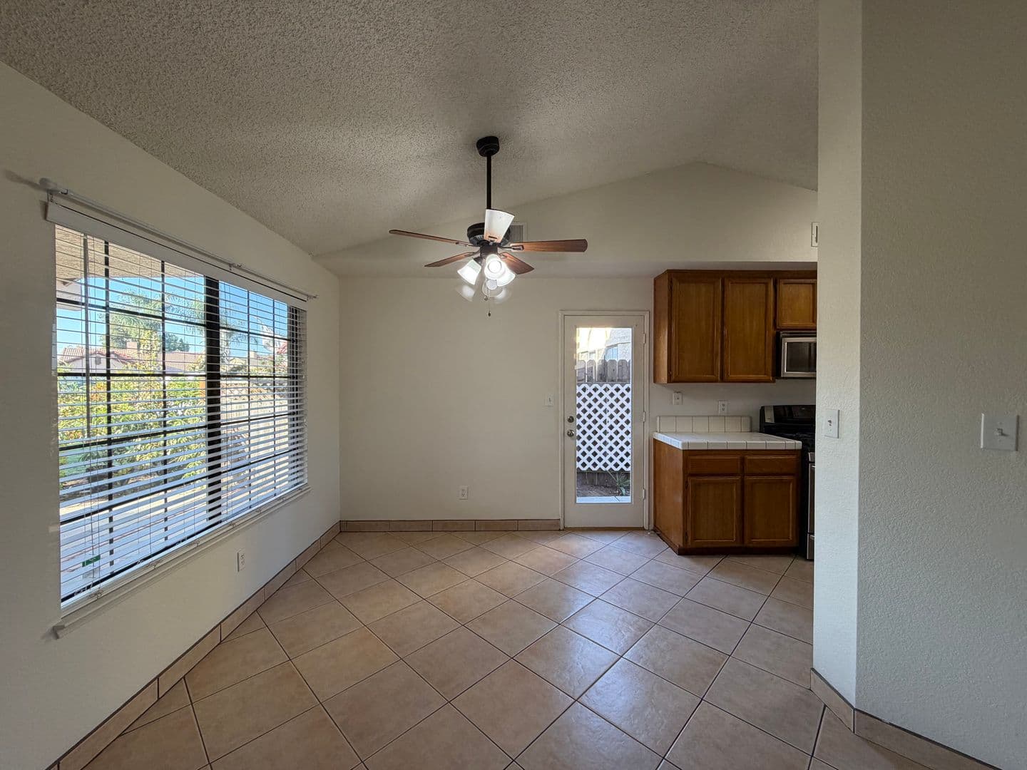 Bakersfield House: 9408 Carvalho Ct