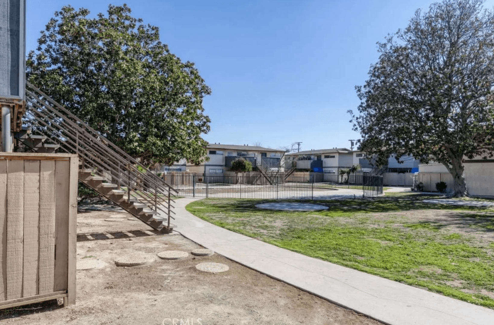 Bakersfield Apartment: 420 S Real Rd