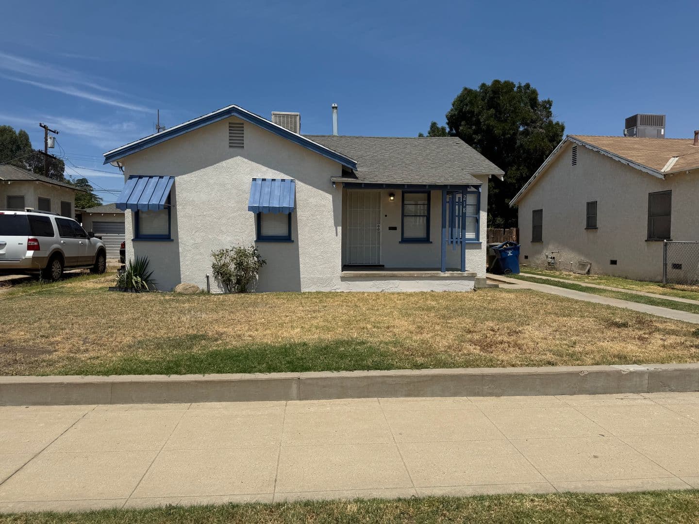 Bakersfield House: 218 Linda Vista Dr.