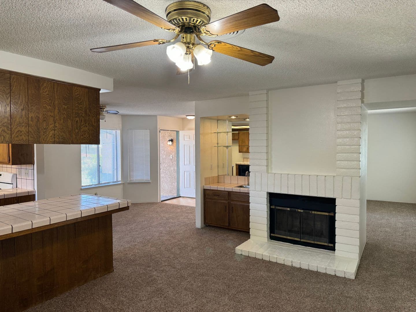 Bakersfield House: 6005 Derrick Street