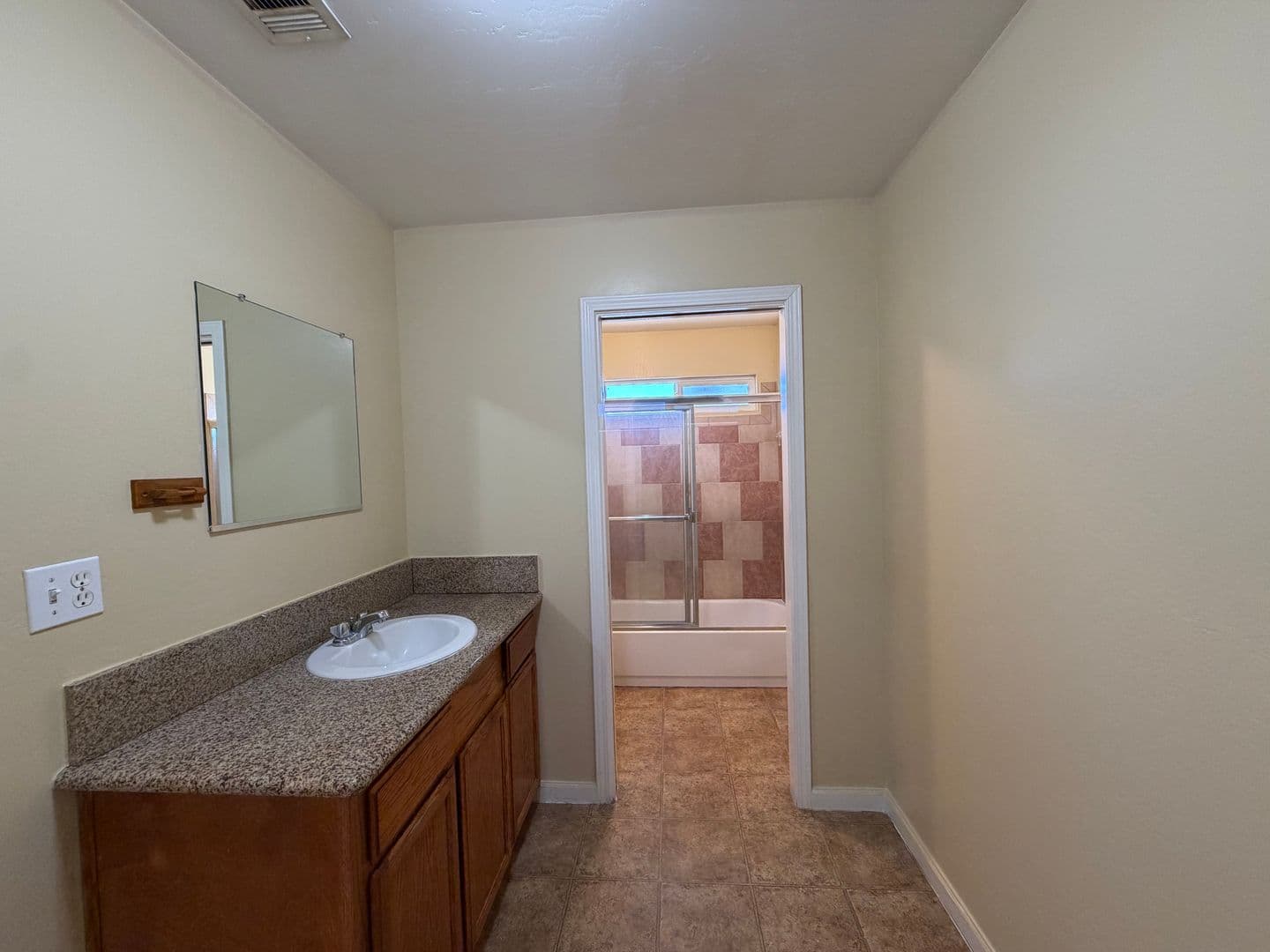 Bakersfield Apartment: 253 Stine Road