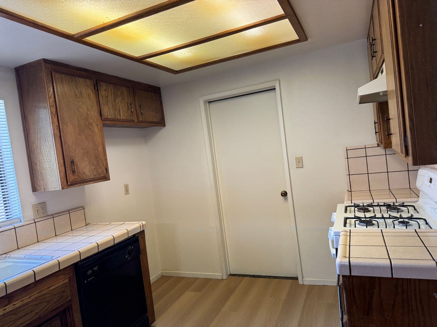 Bakersfield House: 6005 Derrick Street