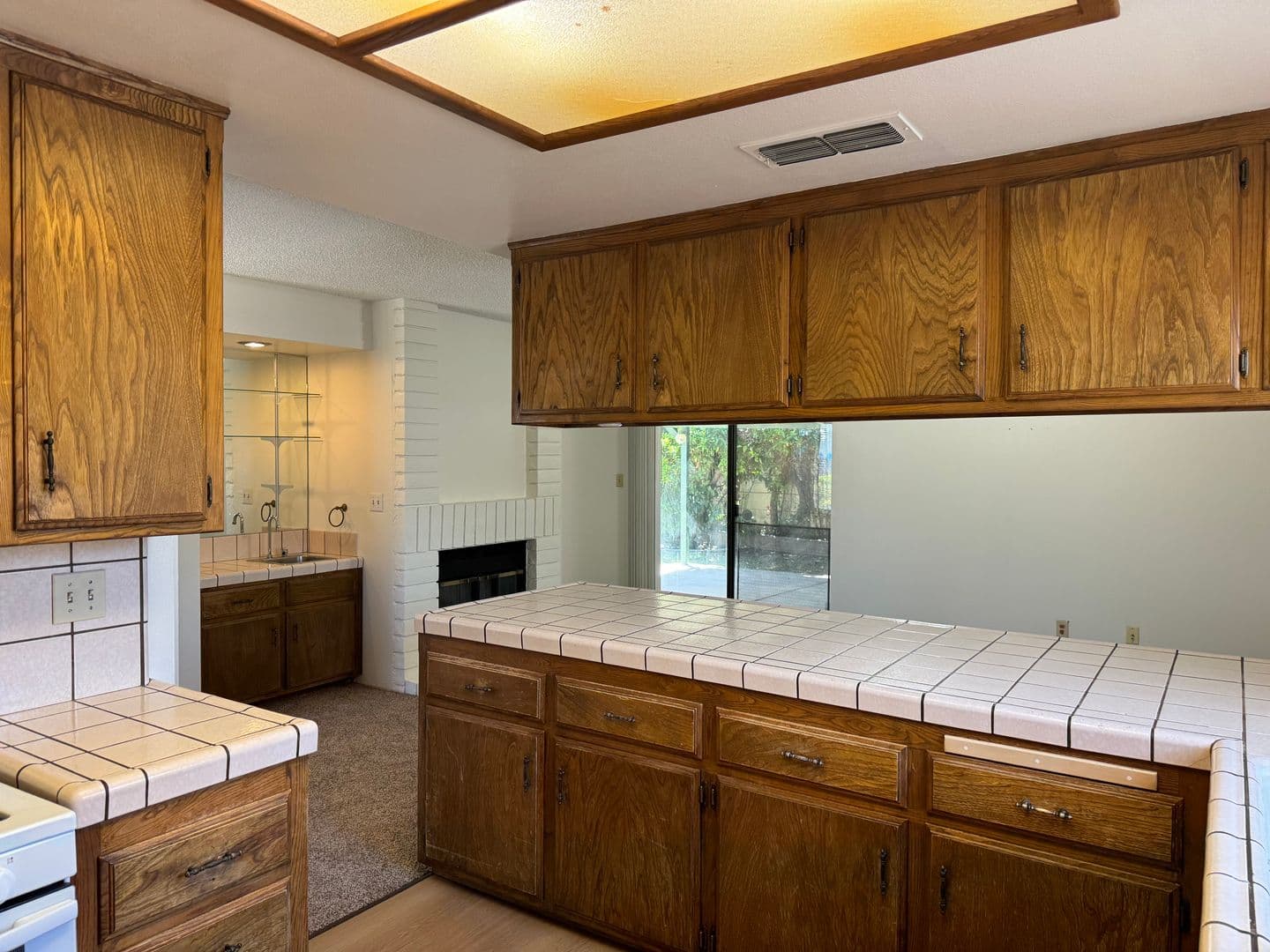 Bakersfield House: 6005 Derrick Street