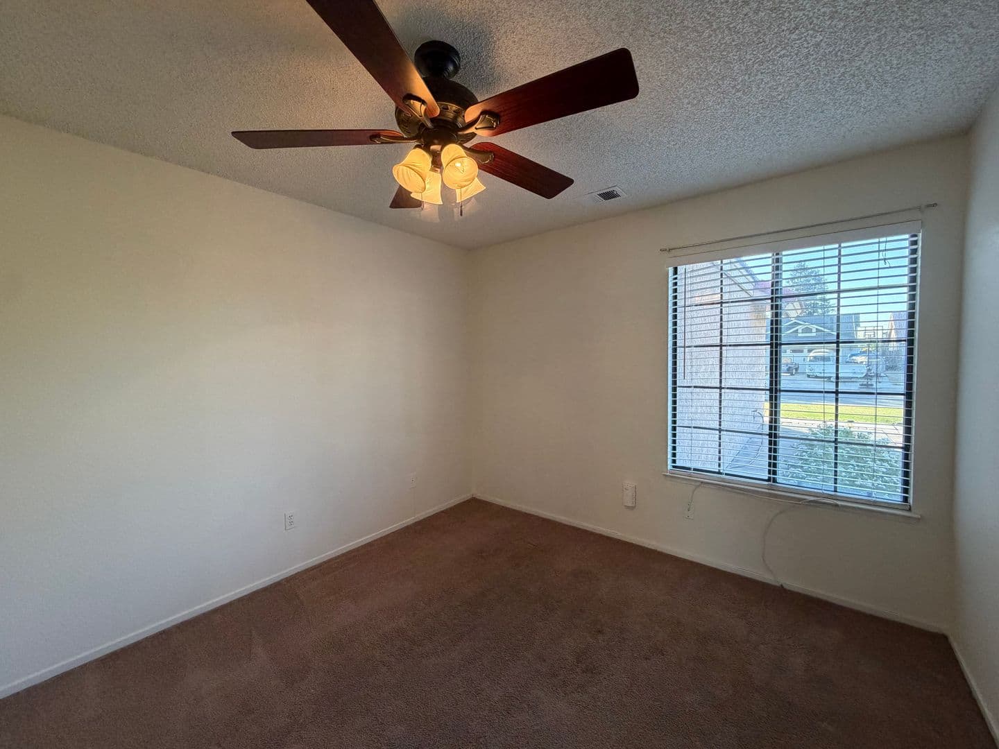 Bakersfield House: 9408 Carvalho Ct