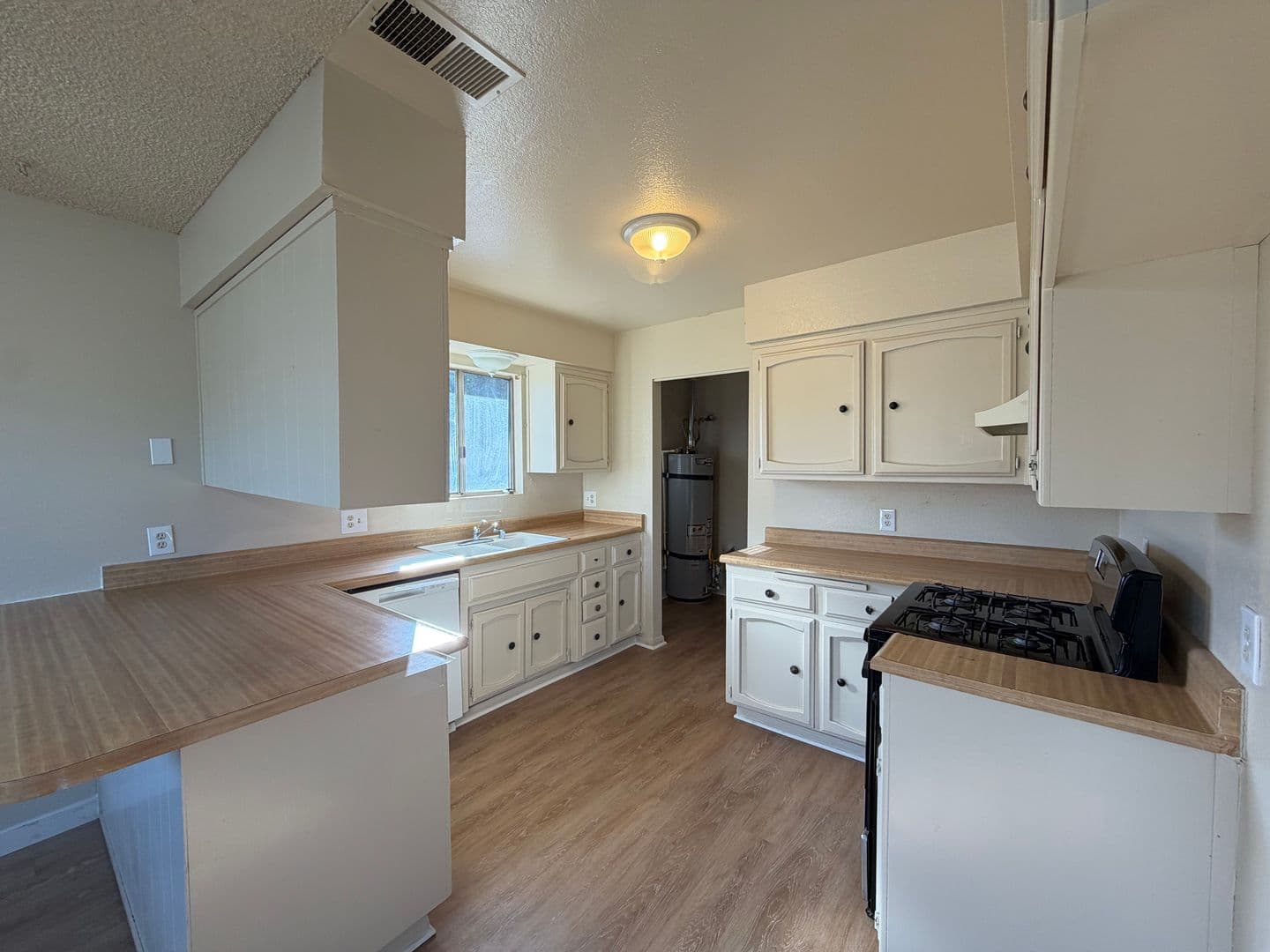 Bakersfield Apartment: 2501 Bea Court