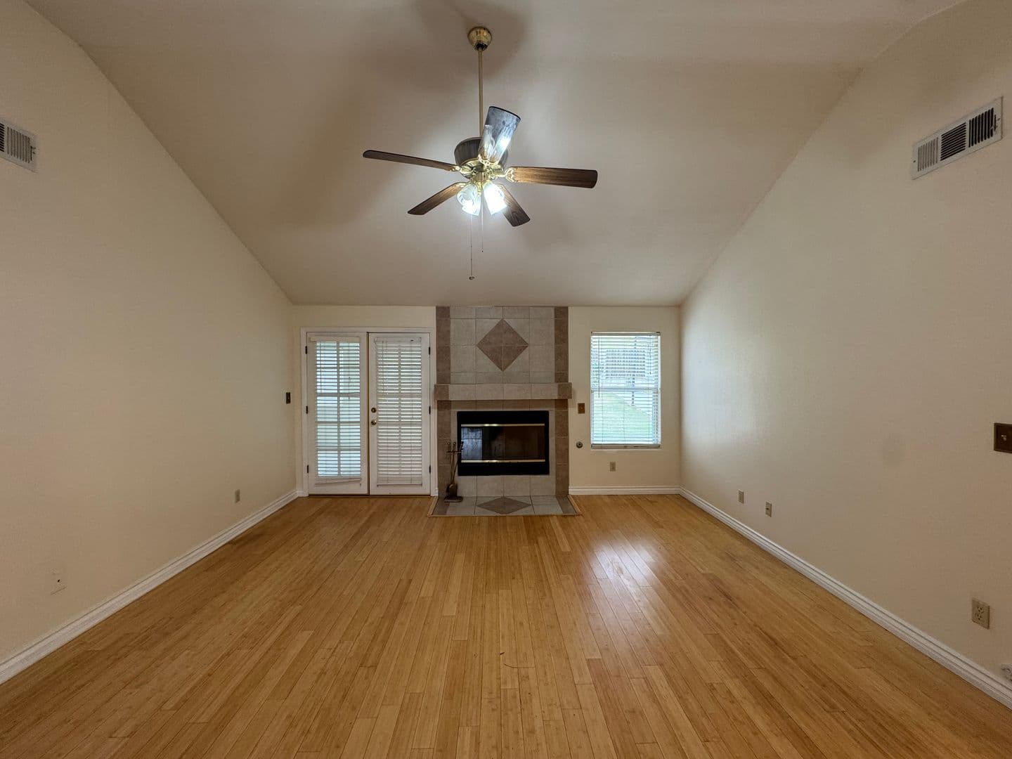Bakersfield House: 5917 Dorset Dr.