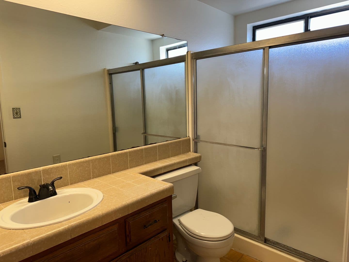 Bakersfield House: 6005 Derrick Street
