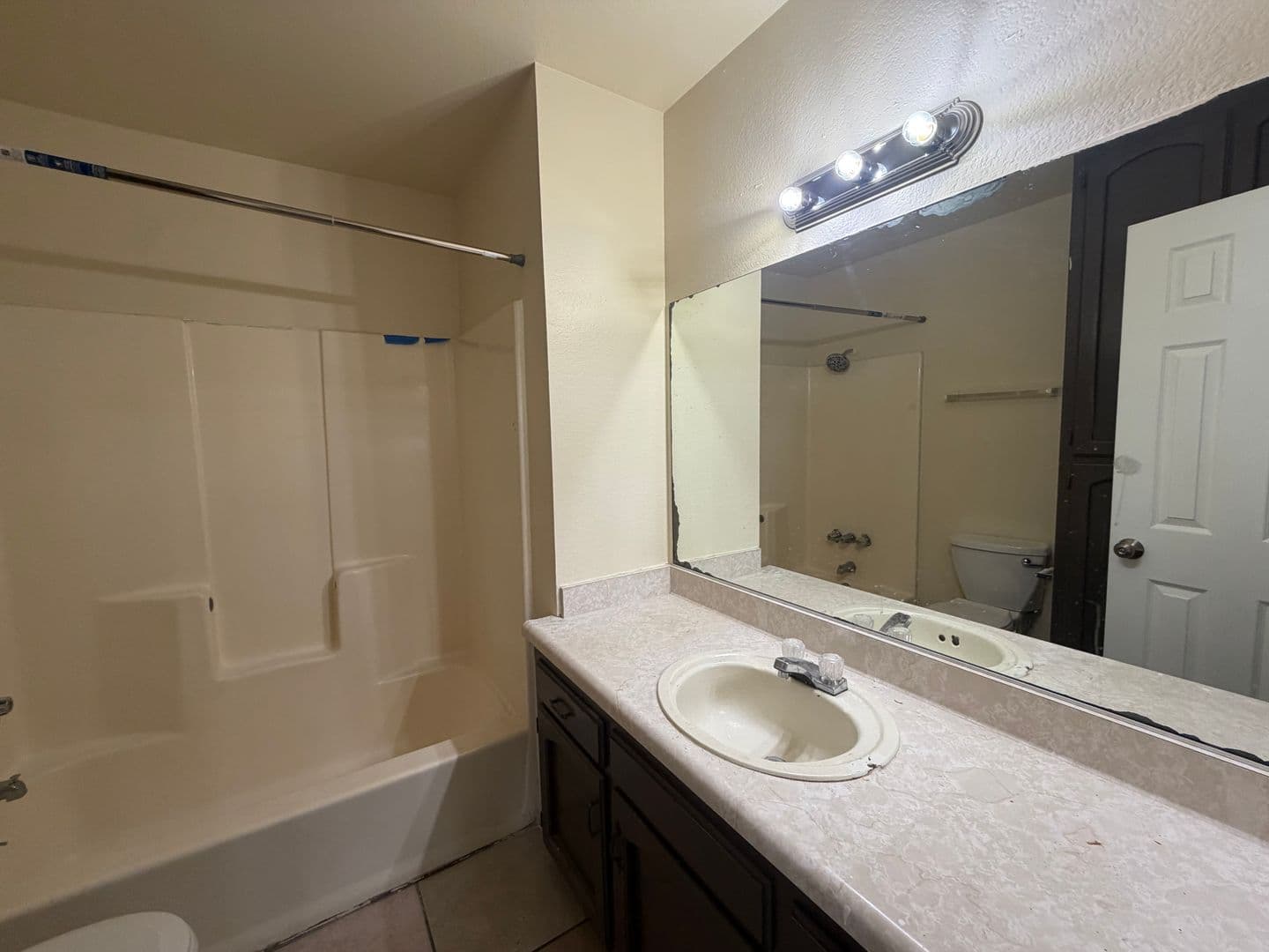 Bakersfield Apartment: 6350 Summerfield Drive