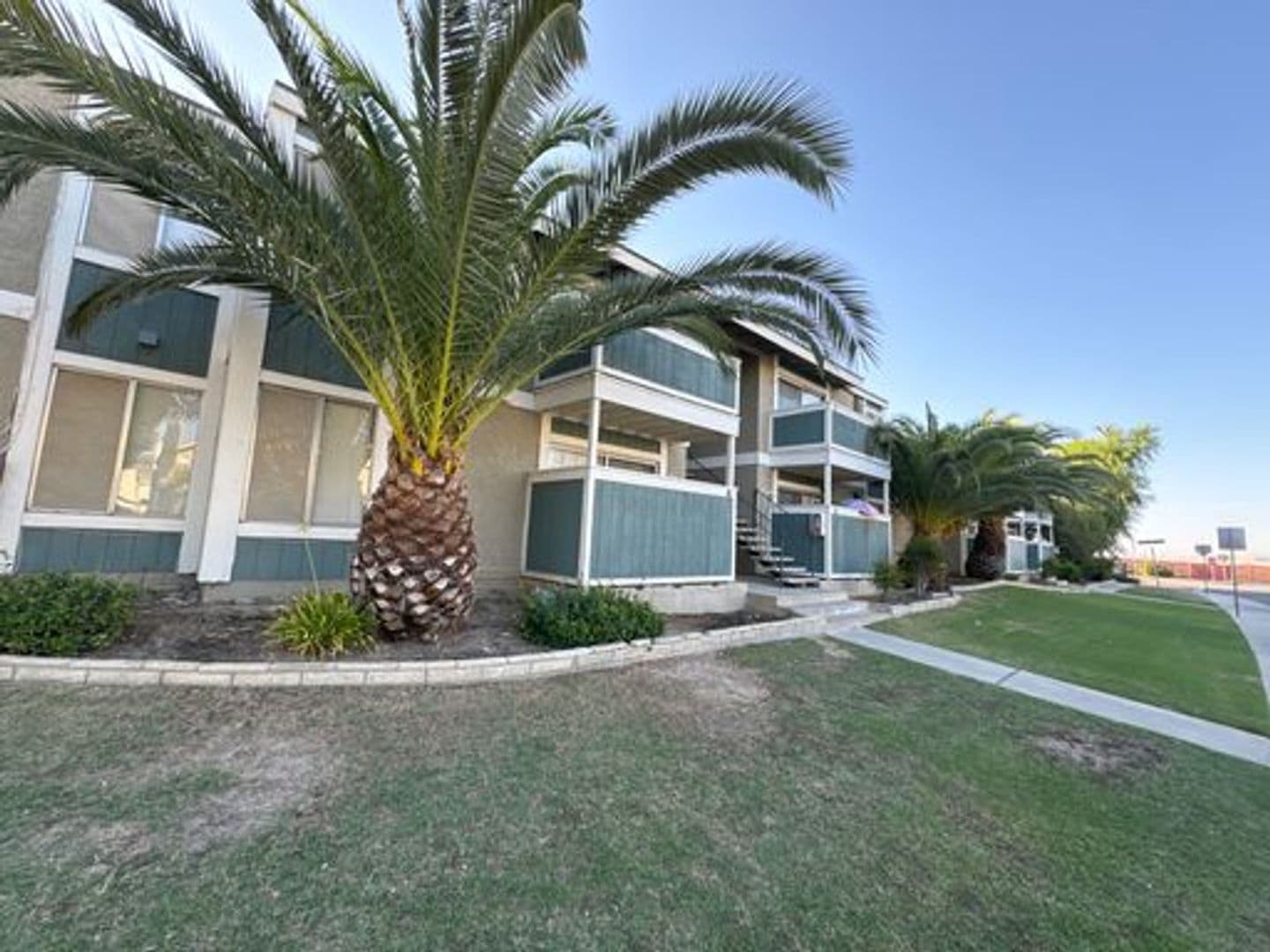 Bakersfield Apartment: 4830 Columbus Street
