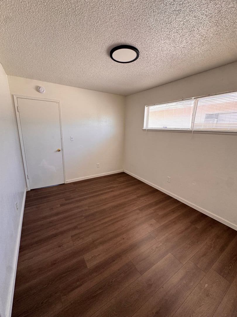 Bakersfield Apartment: 420 S Real Rd