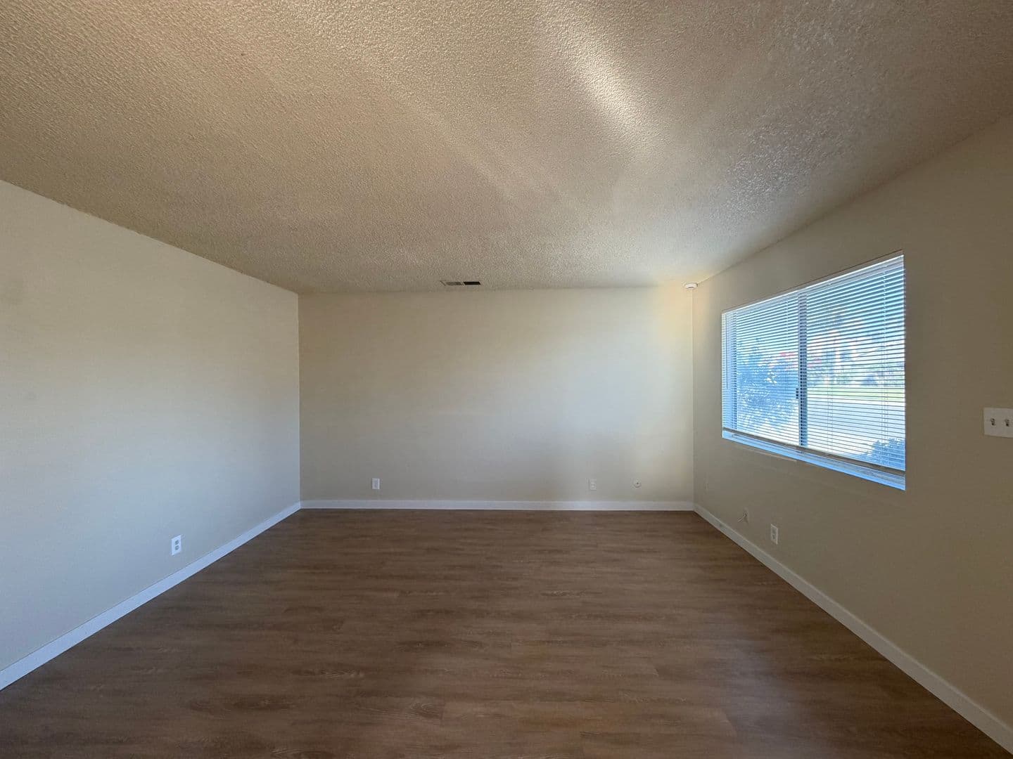 Bakersfield Apartment: 2501 Bea Court