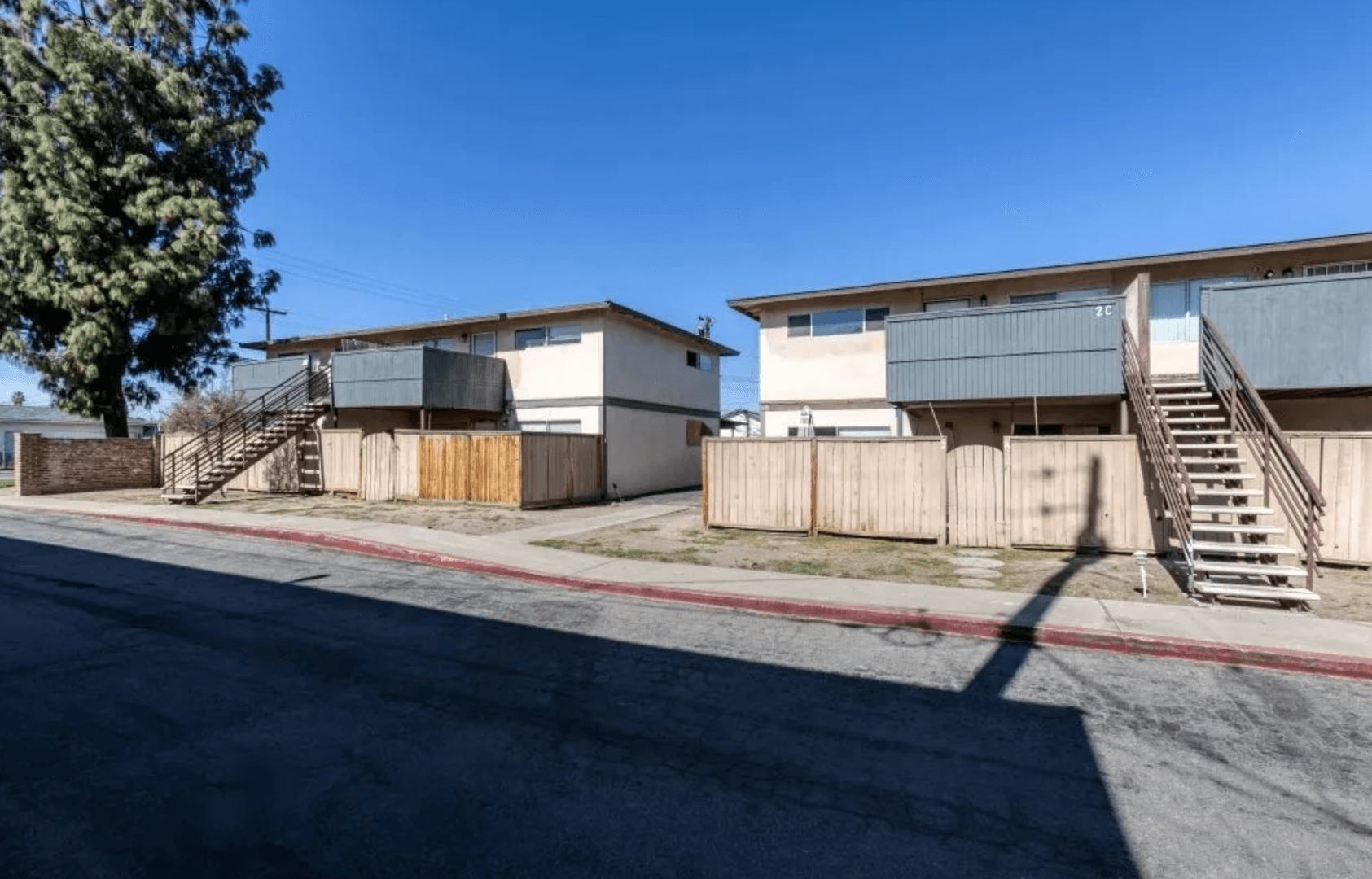 Bakersfield Apartment: 420 S Real Rd