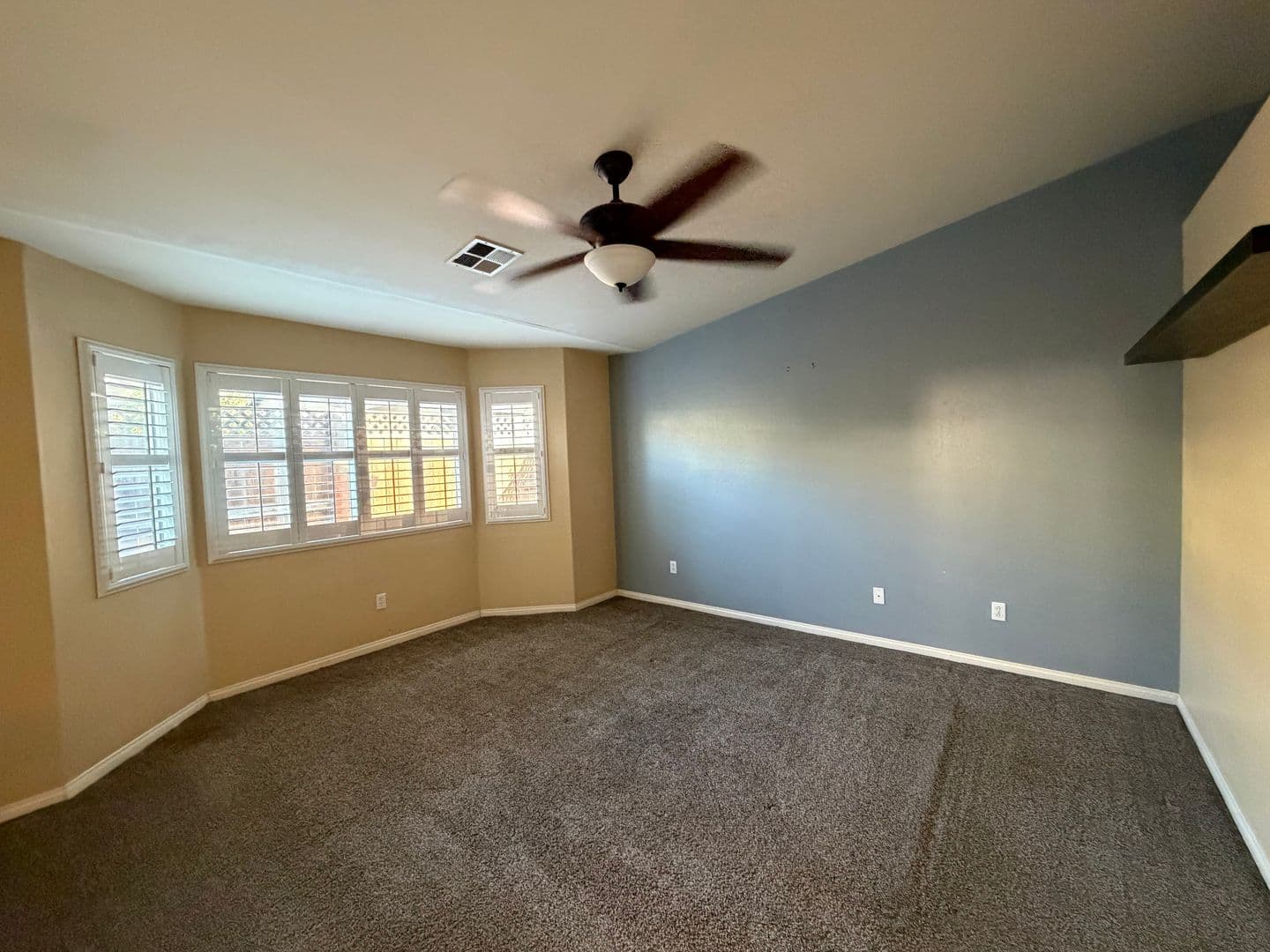 Bakersfield House: 11614 Indian Hawthorn St