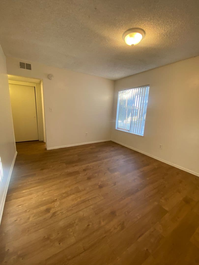 Bakersfield Apartment: 1001 W. Columbus St