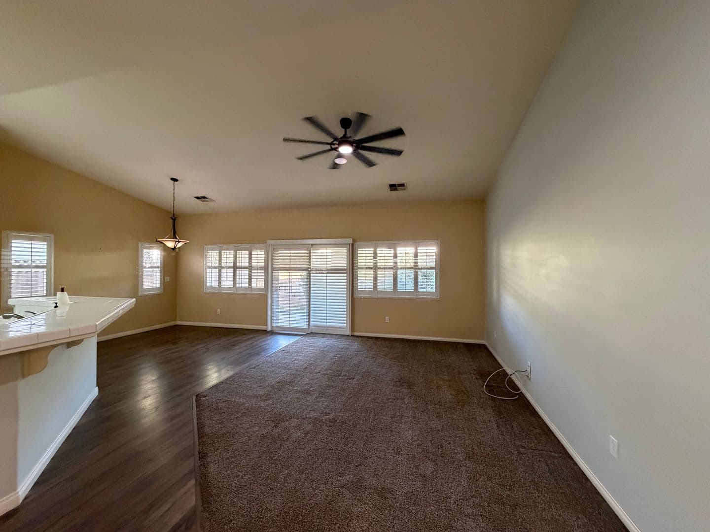 Bakersfield House: 11614 Indian Hawthorn St