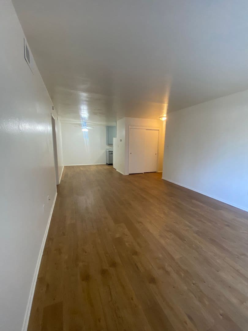 Bakersfield Apartment: 1001 W. Columbus St