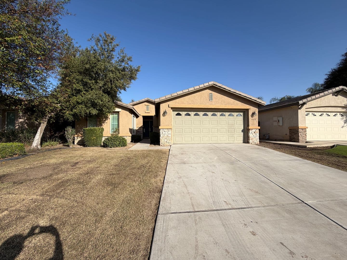 Bakersfield House: 11614 Indian Hawthorn St