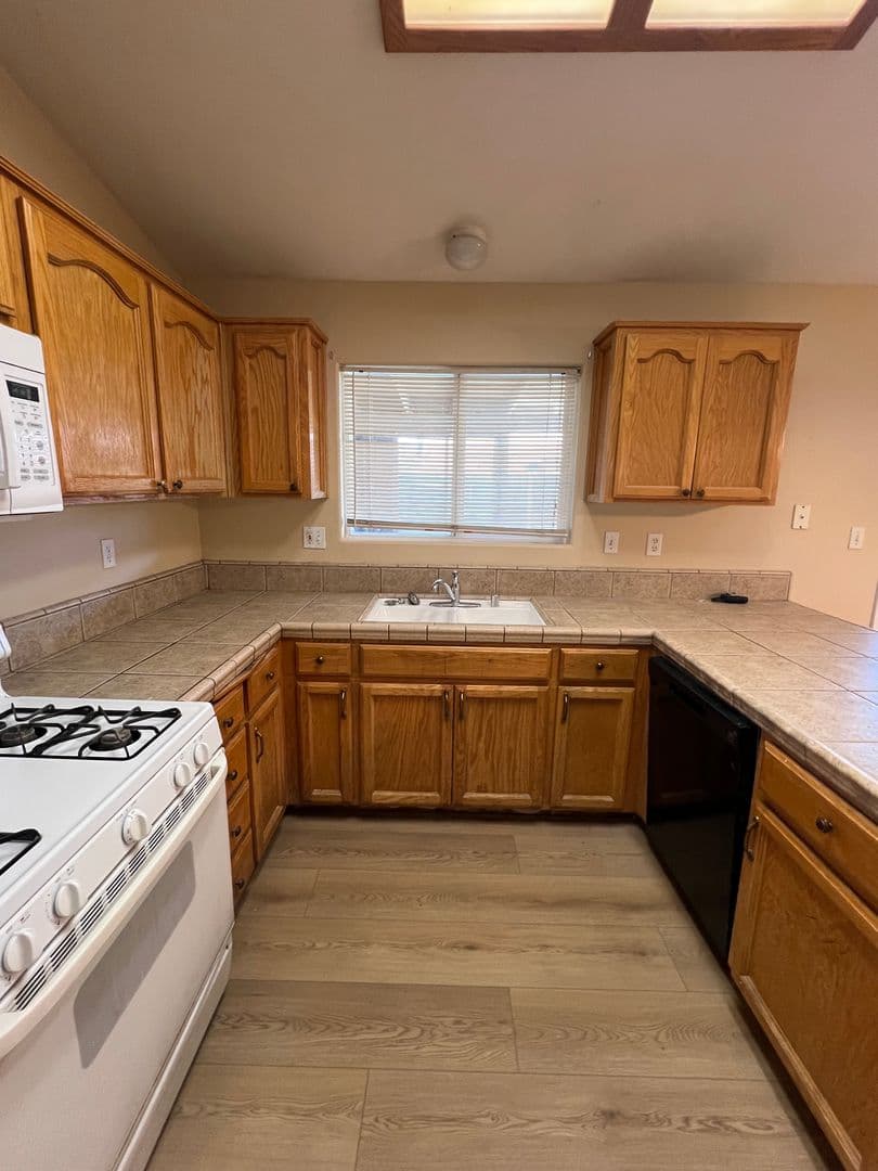 Bakersfield House: 4205 Serene Oak Dr