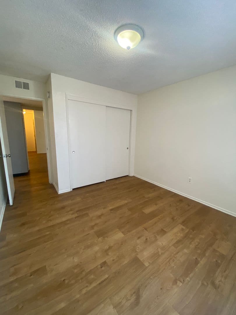 Bakersfield Apartment: 1001 W. Columbus St