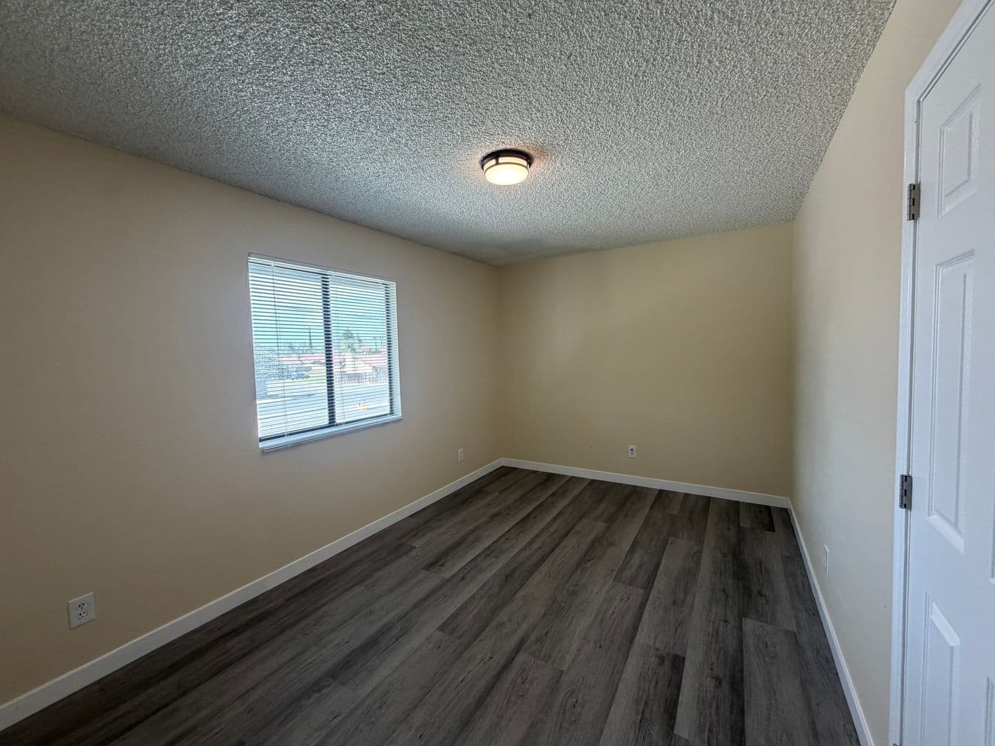 Bakersfield Apartment: 6350 Summerfield Drive