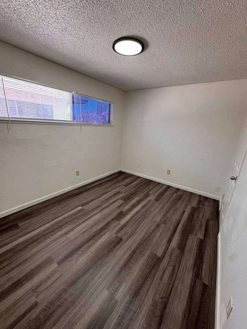 Bakersfield Apartment: 420 S Real Rd
