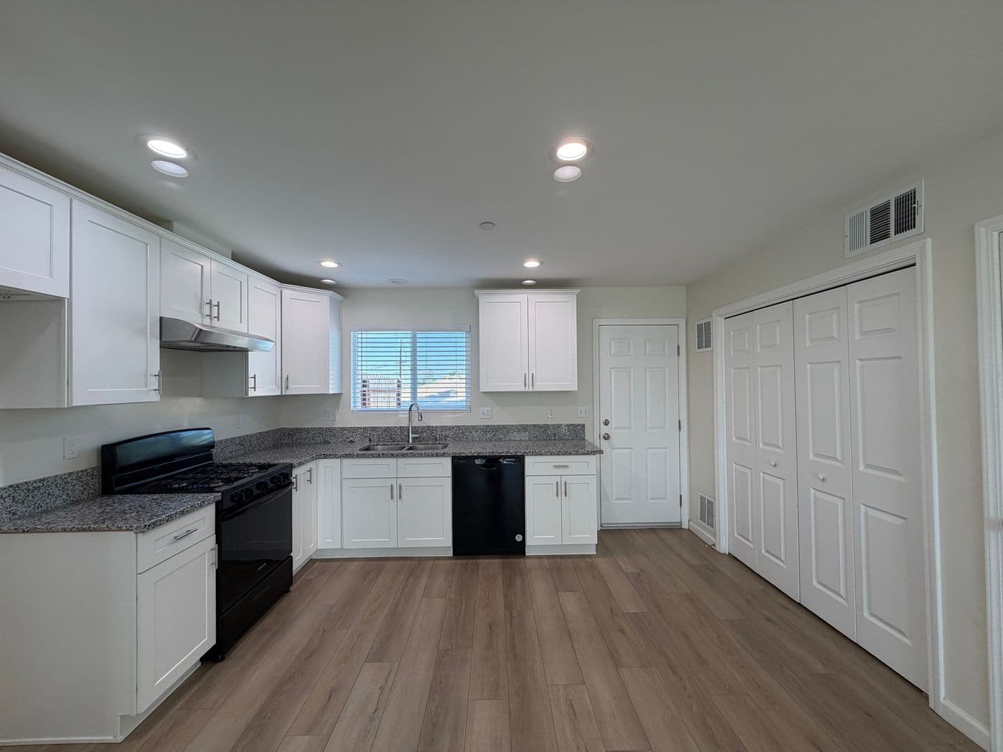 Bakersfield Apartment: 3911 Oregon Street