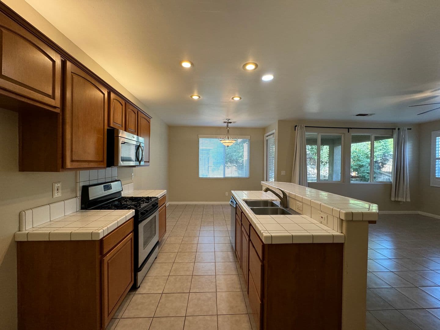 Bakersfield House: 11507 Braemar Lane