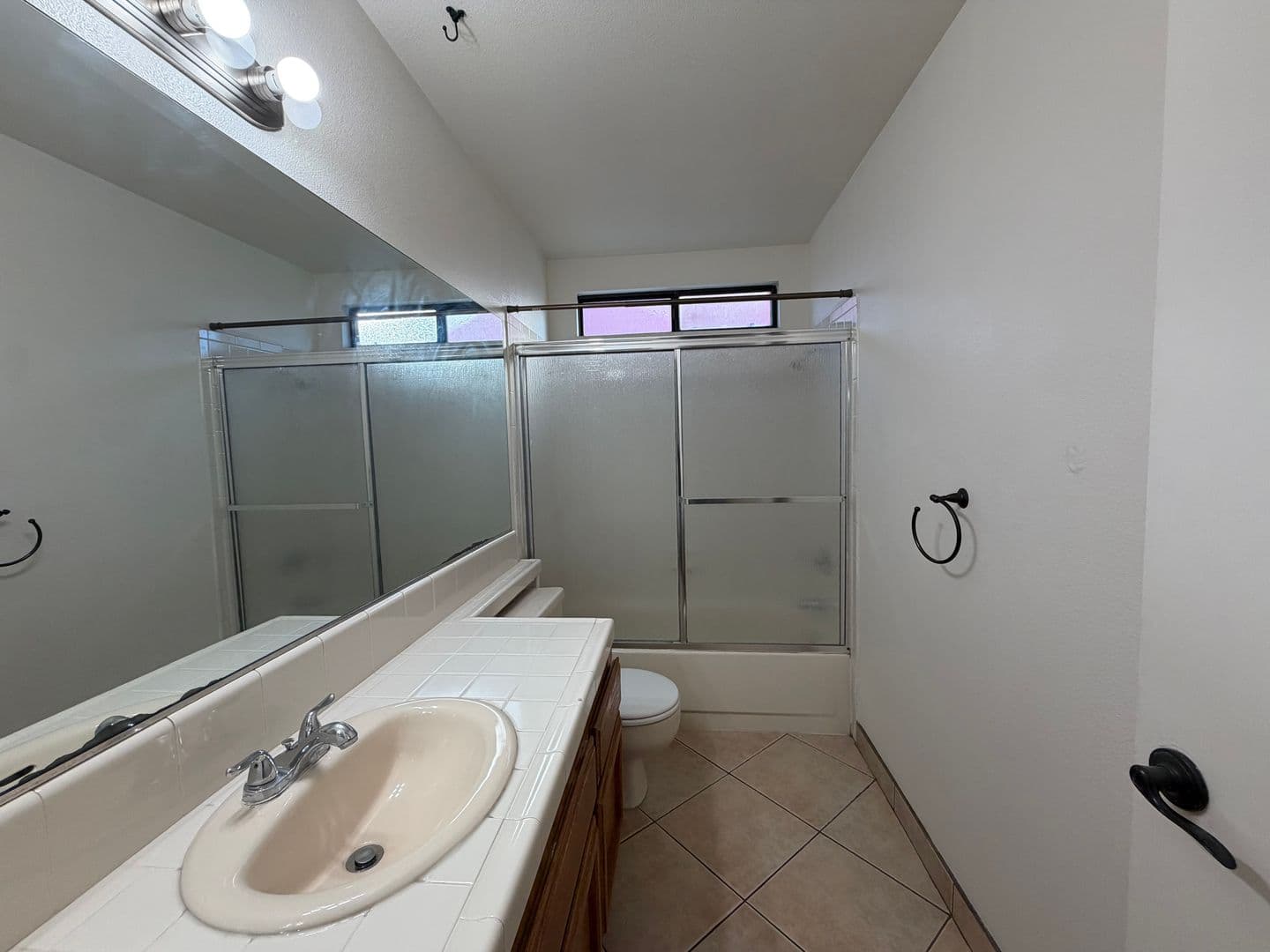 Bakersfield House: 9408 Carvalho Ct