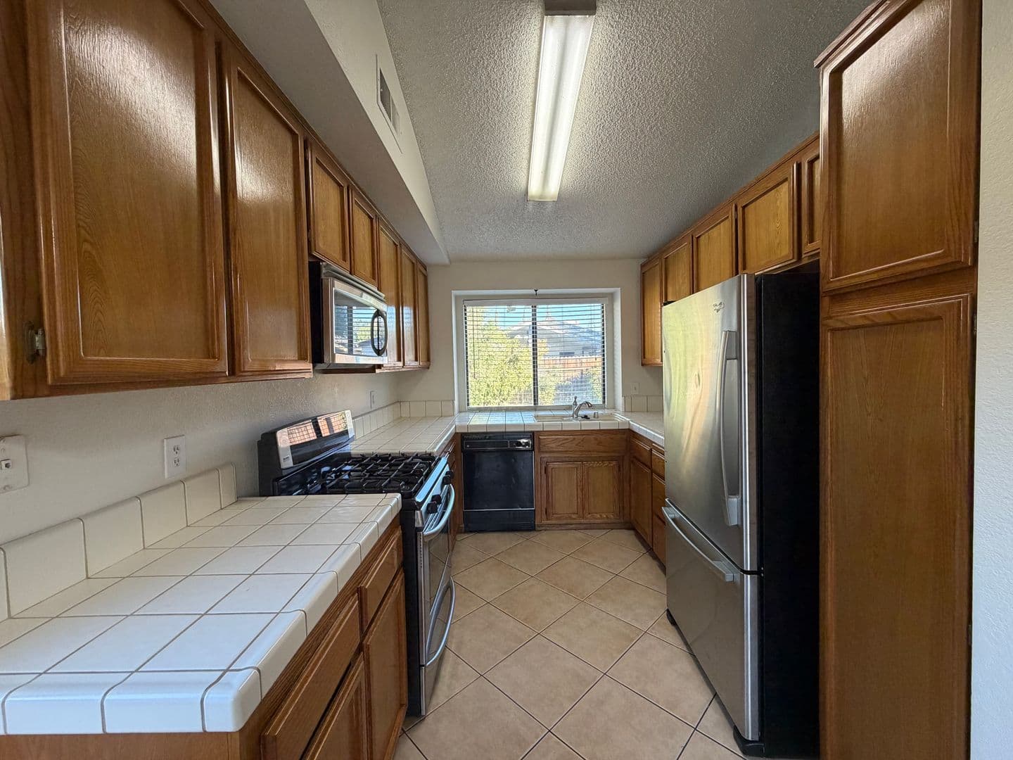 Bakersfield House: 9408 Carvalho Ct