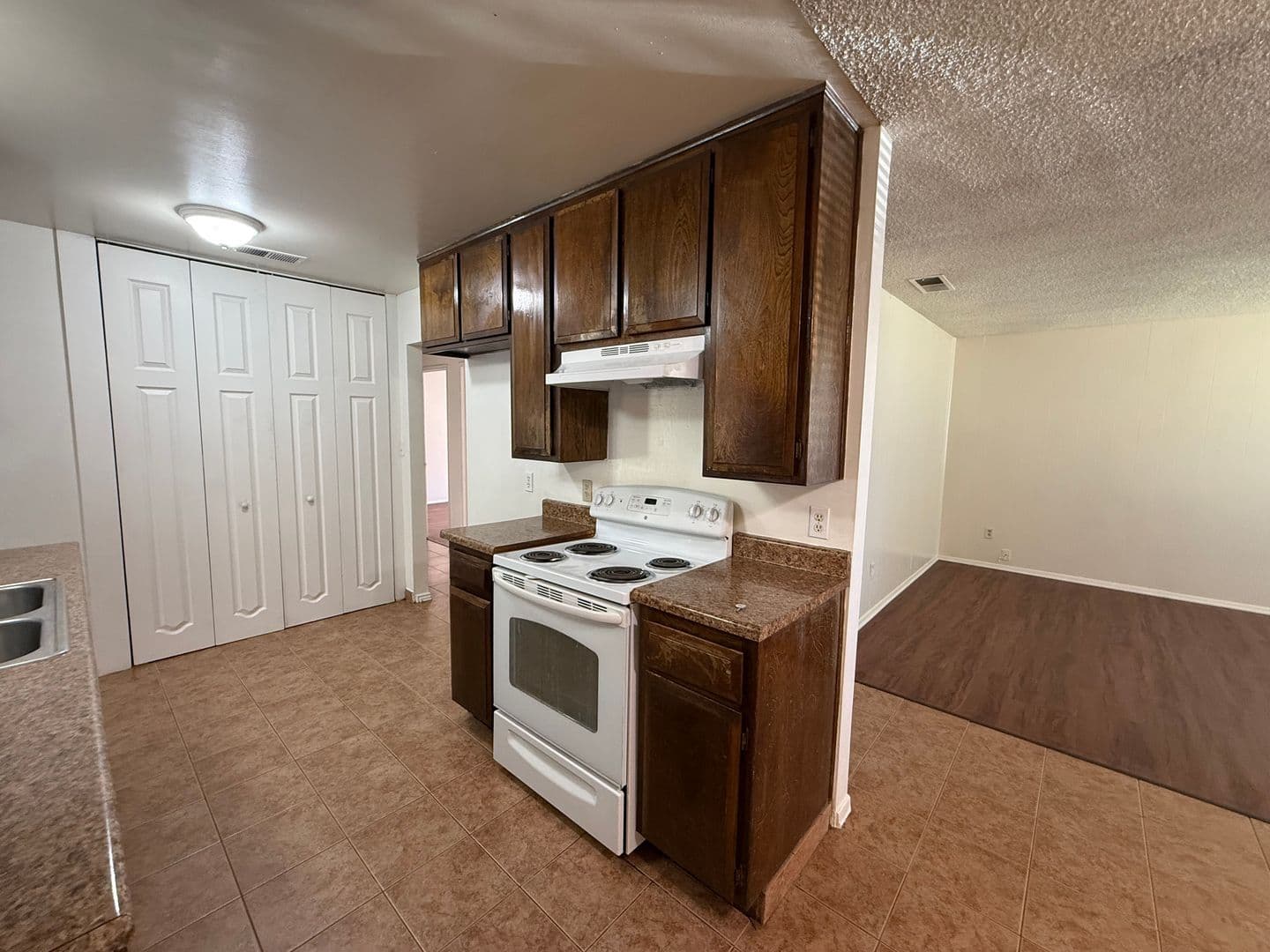 Bakersfield House: 3612 Cardamon Drive