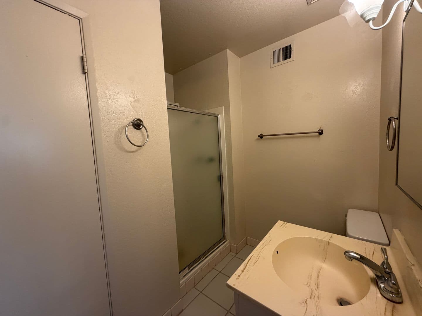 Bakersfield Apartment: 2501 Bea Court