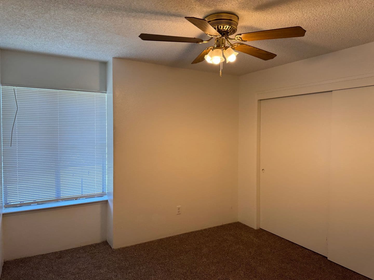 Bakersfield House: 6005 Derrick Street