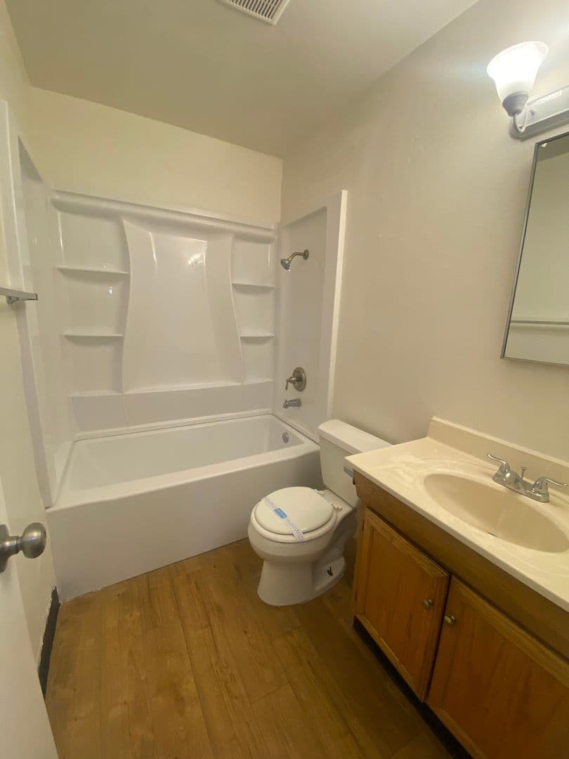 Bakersfield Apartment: 1001 W. Columbus St