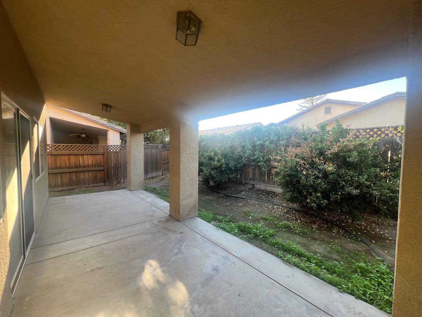 Bakersfield House: 11614 Indian Hawthorn St