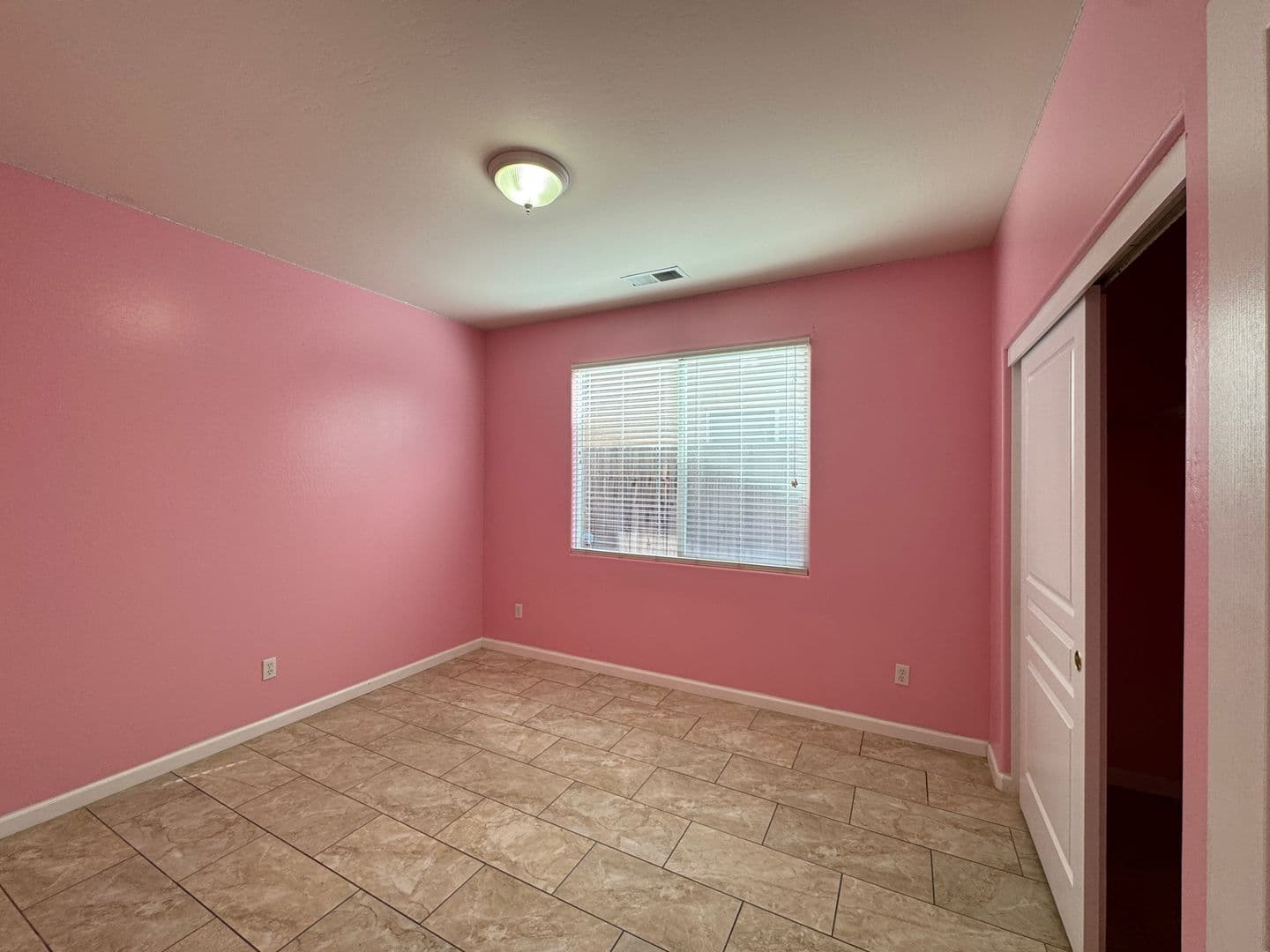 Bakersfield House: 5306 Challenger Ave